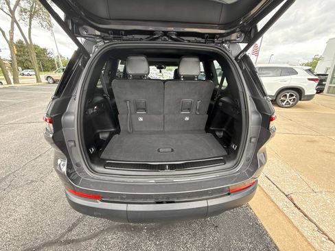 Used 2023 Jeep Grand Cherokee L Altitude AWD/4WD image 22
