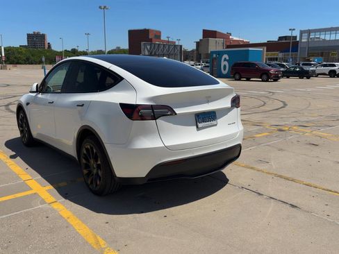 Used 2022 Tesla Model Y Long Range AWD/4WD image 8