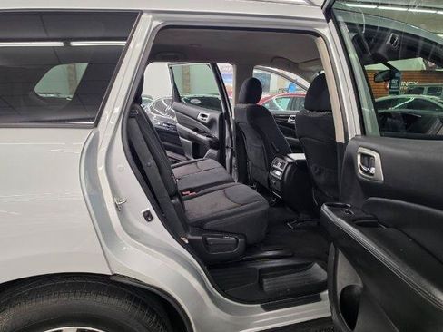 Used 2019 Nissan Pathfinder SV FWD image 10