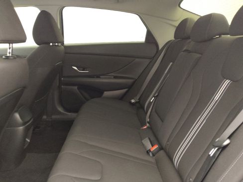 Used 2024 Hyundai Elantra SEL w/ Convenience Package FWD image 18