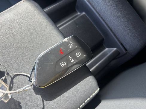 Used 2026 Volkswagen Tiguan SE AWD/4WD image 17