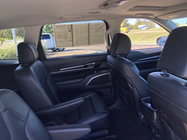 Used 2025 Kia Telluride S FWD image 23