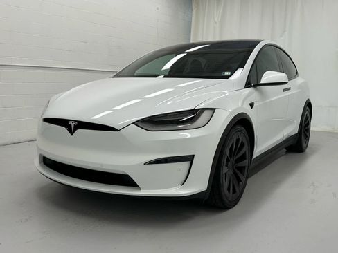 Used 2022 Tesla Model X Plaid image 4
