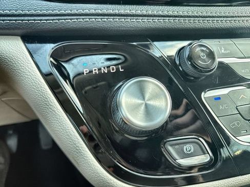 Used 2024 Chrysler Pacifica Limited FWD image 20