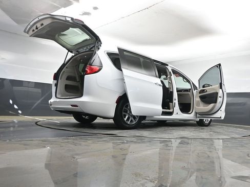Used 2023 Chrysler Voyager LX FWD image 45