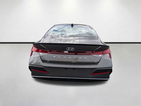 New 2026 Hyundai Elantra SE FWD image 5