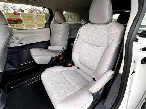 Certified 2023 Toyota Sienna LE image 20