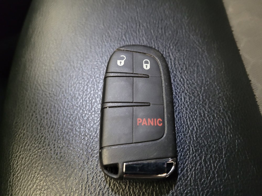 Used 2020 Jeep Compass Latitude w/ Cold Weather Group AWD/4WD image 32