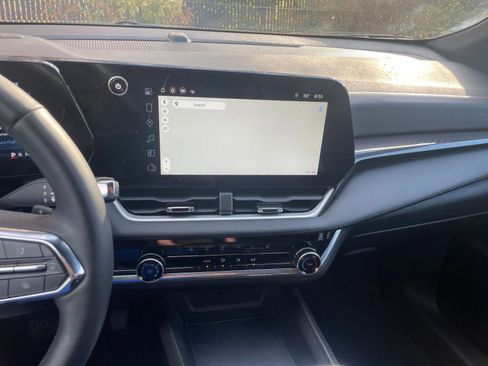 Used 2025 Chevrolet Equinox LT image 18