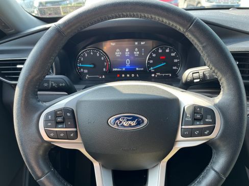 Used 2023 Ford Explorer Limited w/ Limited Technology Package AWD/4WD image 19