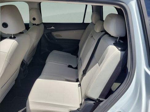 Used 2018 Volkswagen Tiguan SE w/ Panoramic Sunroof Package FWD image 13