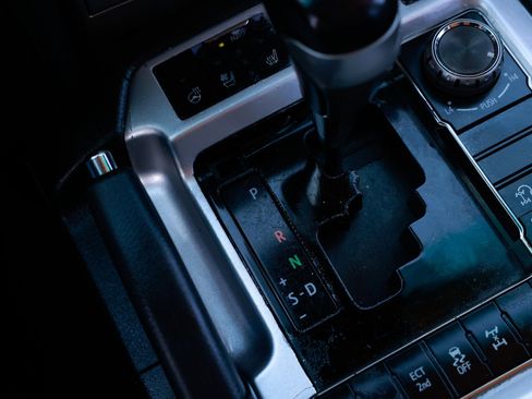 Used 2017 Toyota Land Cruiser image 47