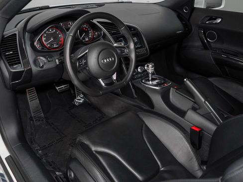 Used 2010 Audi R8 V10 image 37