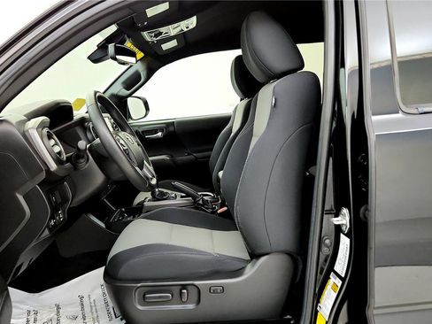 Used 2022 Toyota Tacoma TRD Off-Road w/ Technology Package image 24