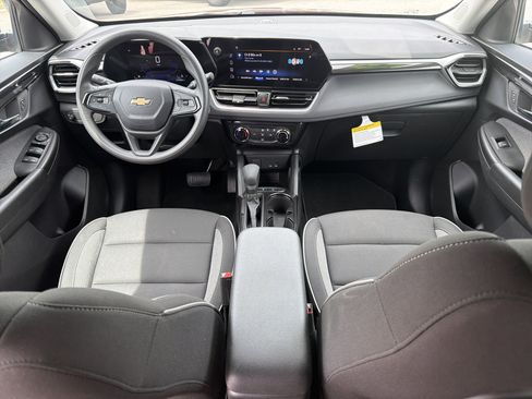 Used 2025 Chevrolet TrailBlazer LT FWD image 4