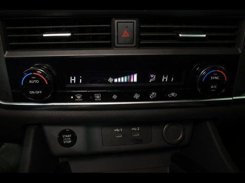 Used 2025 Nissan Rogue SV image 25