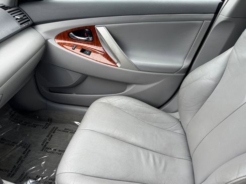 Used 2011 Toyota Camry Hybrid w/ Leather Pkg FWD image 30