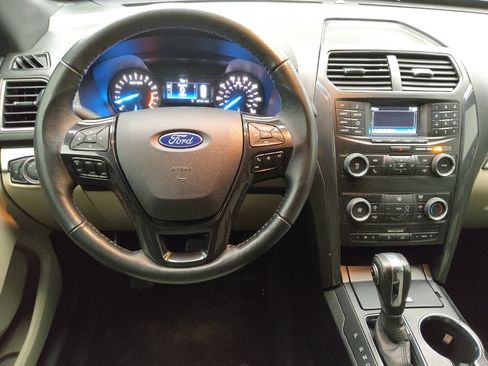 Used 2018 Ford Explorer XLT image 22