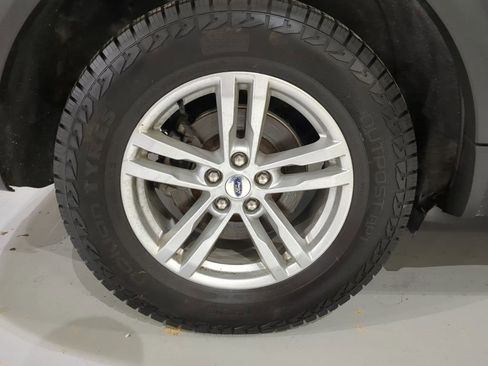 Used 2022 Ford Explorer XLT image 9