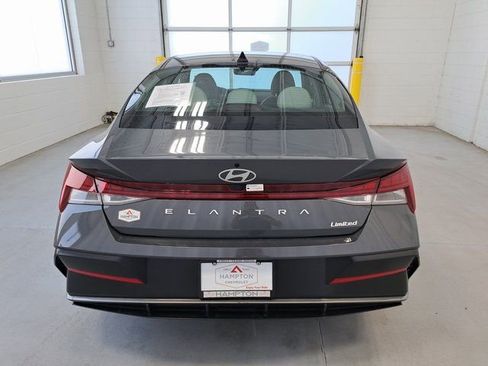 Used 2025 Hyundai Elantra Limited FWD image 6