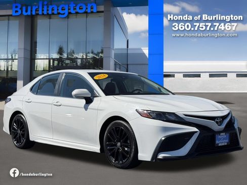 Used 2024 Toyota Camry SE w/ Cold Weather Package AWD/4WD image 8