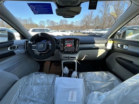 New 2025 Volvo XC40 B5 Ultra w/ Protection Package Premier image 12