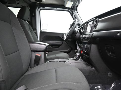 Used 2023 Jeep Gladiator Sport image 16