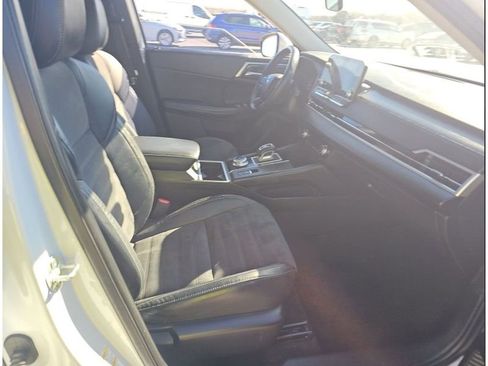 Used 2023 Mitsubishi Outlander SE image 16