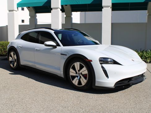 Certified 2023 Porsche Taycan 4S image 9