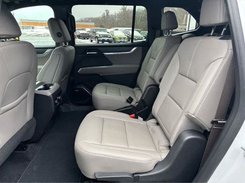 Used 2025 GMC Acadia Elevation w/ Elevation Premium Package image 27