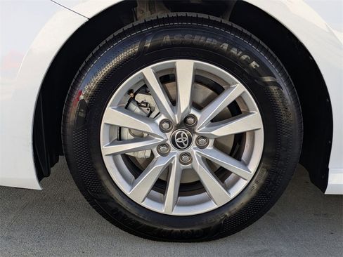 Used 2025 Toyota Camry LE image 31