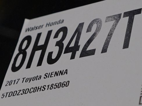 Used 2017 Toyota Sienna XLE w/ XLE Navigation Package AWD/4WD image 32