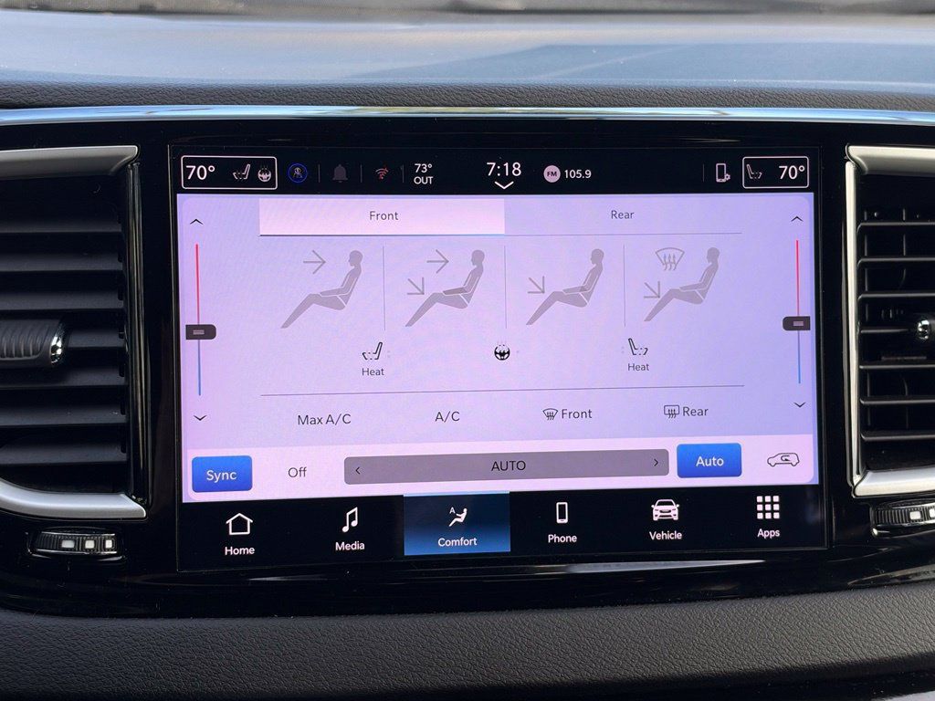 Used 2025 Chrysler Pacifica Select FWD image 26