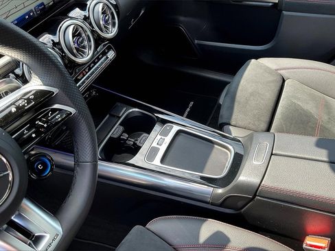 Used 2025 Mercedes-Benz GLA 35 AMG 4MATIC image 12