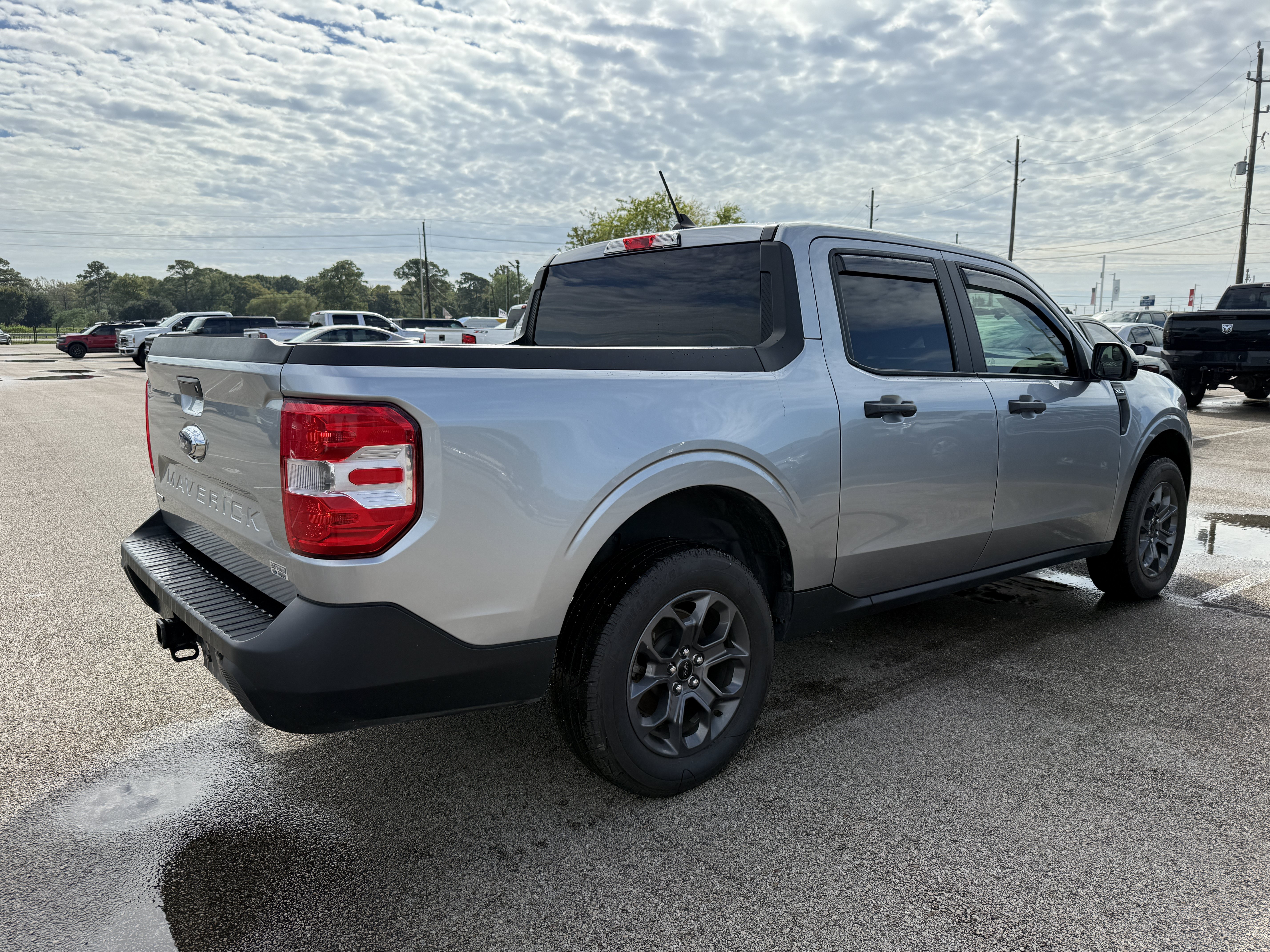 Used 2024 Ford Maverick XLT w/ XLT Luxury Package FWD image 2