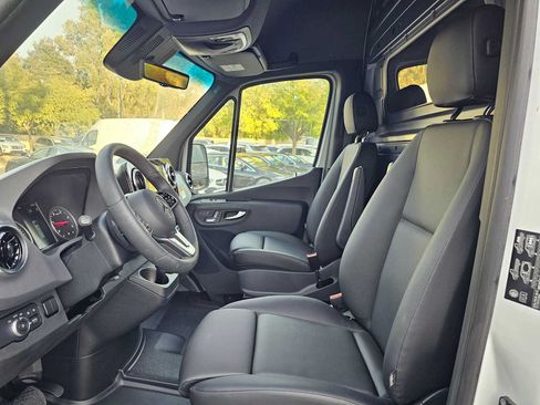 Used 2024 Mercedes-Benz Sprinter 3500 image 19