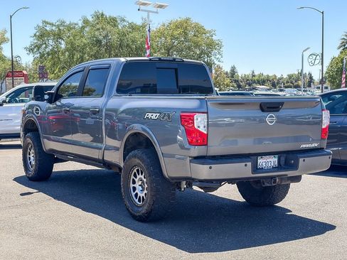Used 2019 Nissan Titan PRO-4X w/ Pro-4x Convenience Package AWD/4WD image 2