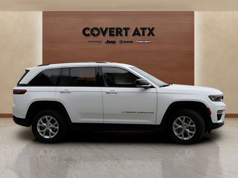 Used 2023 Jeep Grand Cherokee Limited w/ Trailer Tow Prep Group (B) AWD/4WD image 6