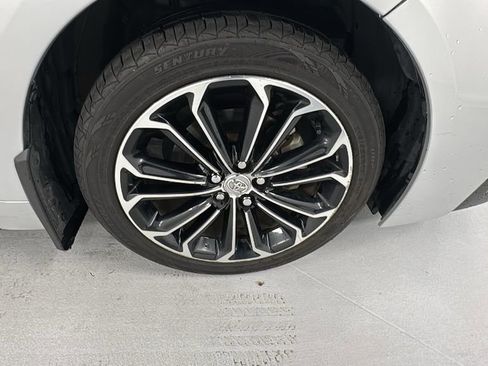 Used 2023 Toyota Corolla SE w/ Carpet Mat Package (TMS) image 9