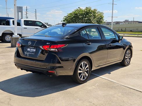 Used 2024 Nissan Versa SV FWD image 3