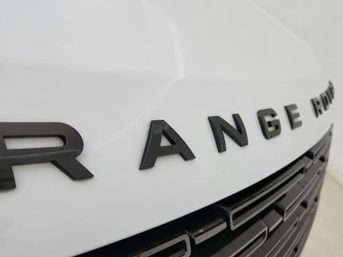 Used 2025 Land Rover Range Rover SE image 16