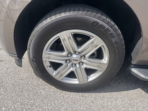 Used 2018 Ford Expedition XLT w/ Equipment Group 202A image 11