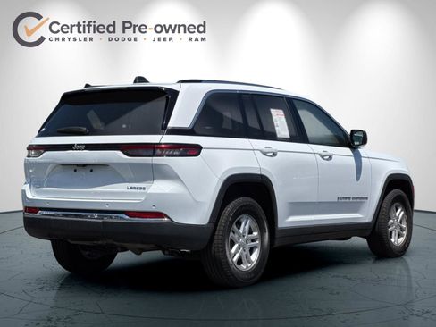 Used 2024 Jeep Grand Cherokee Laredo AWD/4WD image 4