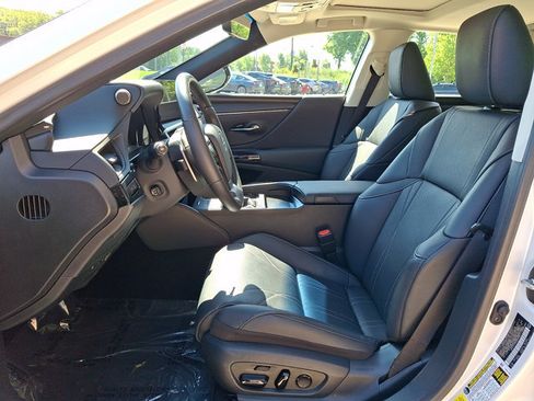 Certified 2025 Lexus ES 300h w/ Technology Package FWD image 14