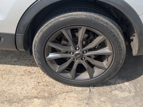 Used 2019 Ford Explorer XLT w/ Equipment Group 202A image 11