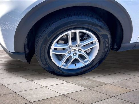Certified 2025 Ford Explorer Active RWD image 9