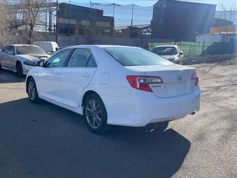 Used 2012 Toyota Camry L image 4
