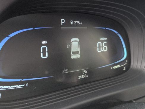 Used 2025 Hyundai Venue SEL FWD image 16