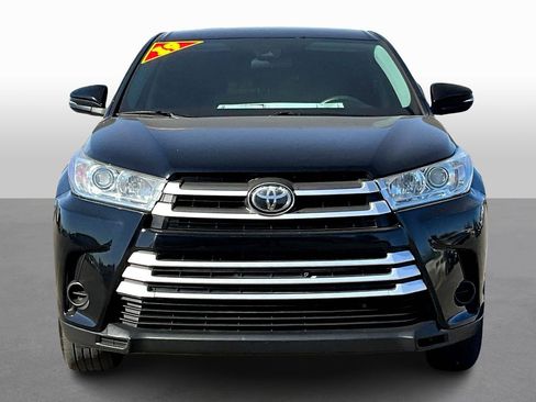 Used 2019 Toyota Highlander LE image 3
