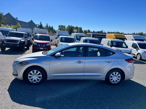 Used 2017 Hyundai Elantra SE image 4
